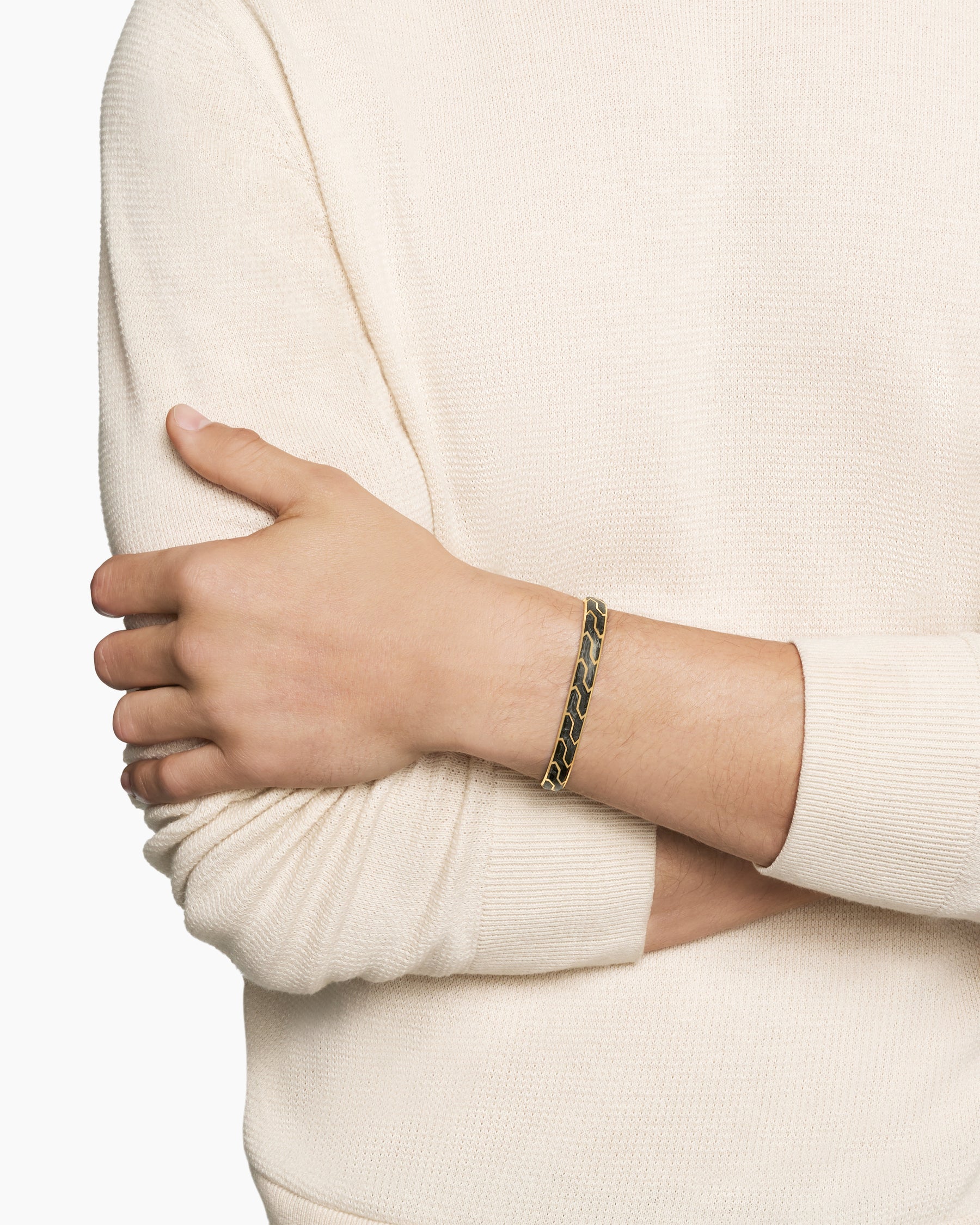 Streamline® Cuff Bracelet in 18K Yellow Gold with Forged Carbon, 8.5mm