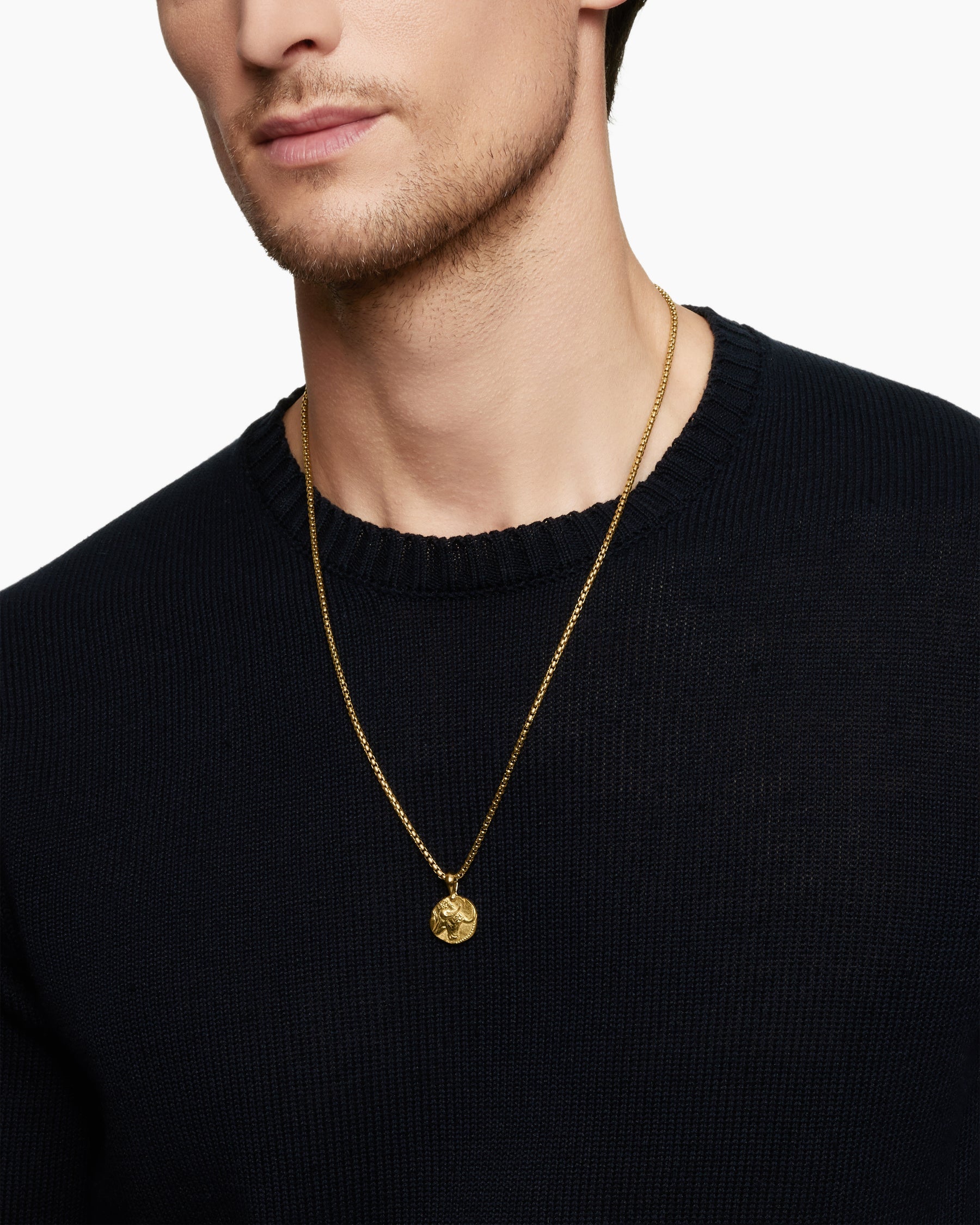 Taurus Amulet in 18K Yellow Gold, 17mm