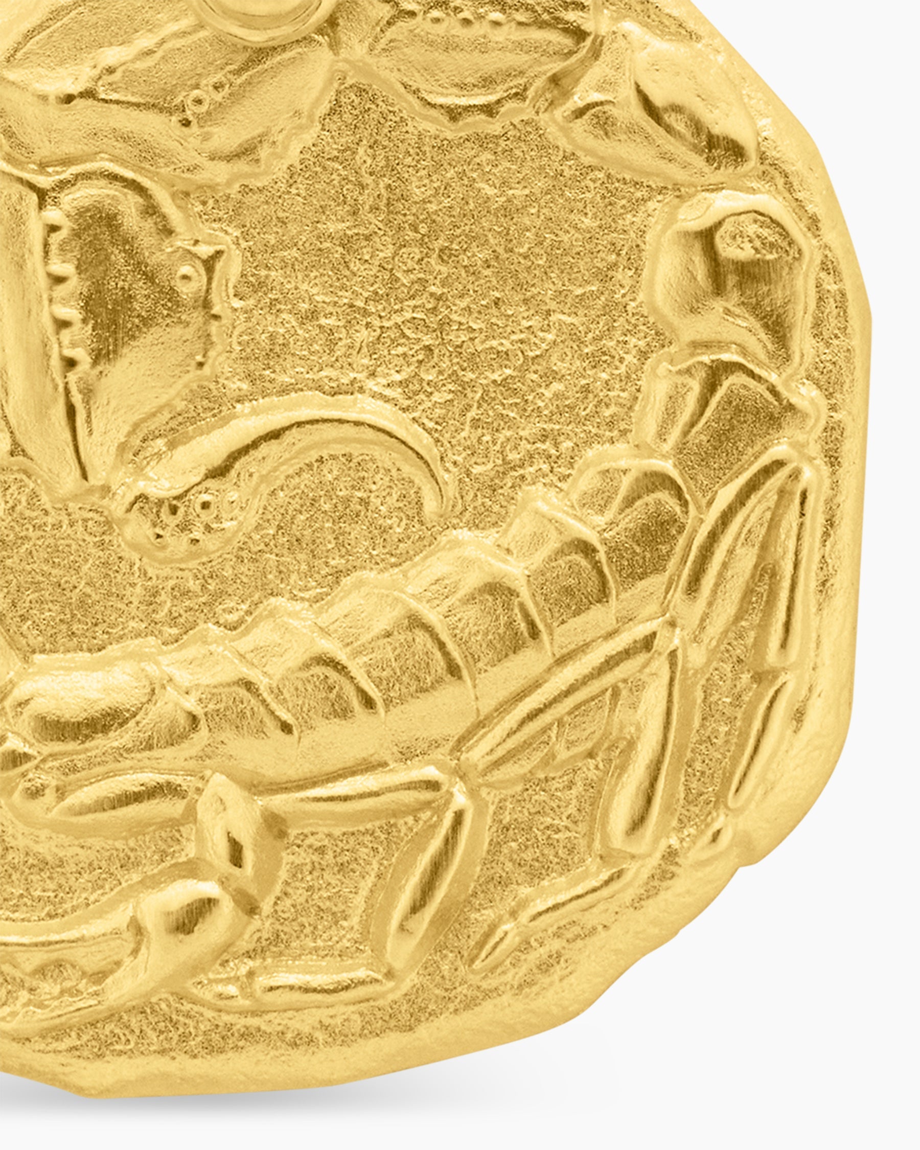 Scorpio Amulet in 18K Yellow Gold, 17mm