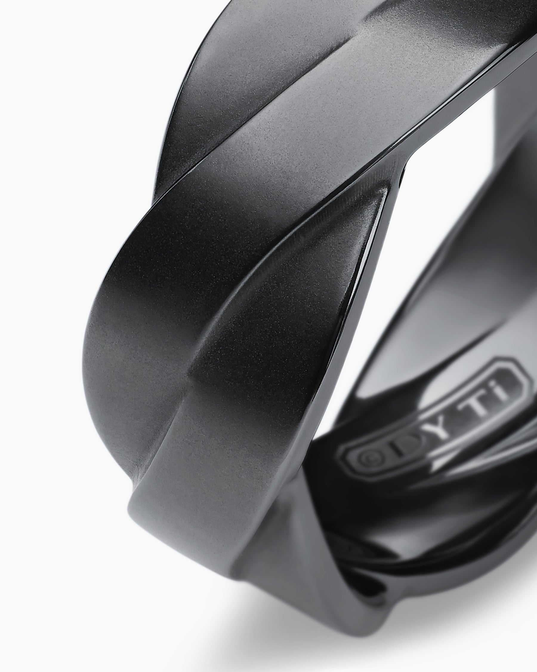 DY Helios™ Band Ring in Black Titanium, 9mm