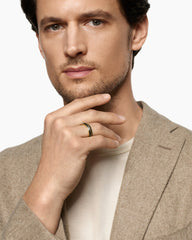 Knife Edge Band Ring in 18K Yellow Gold with Forged Carbon, 6mm