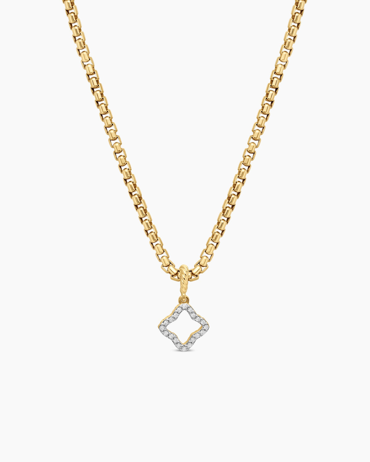 Quatrefoil Amulet in 18K Yellow Gold with Diamonds, 11mm