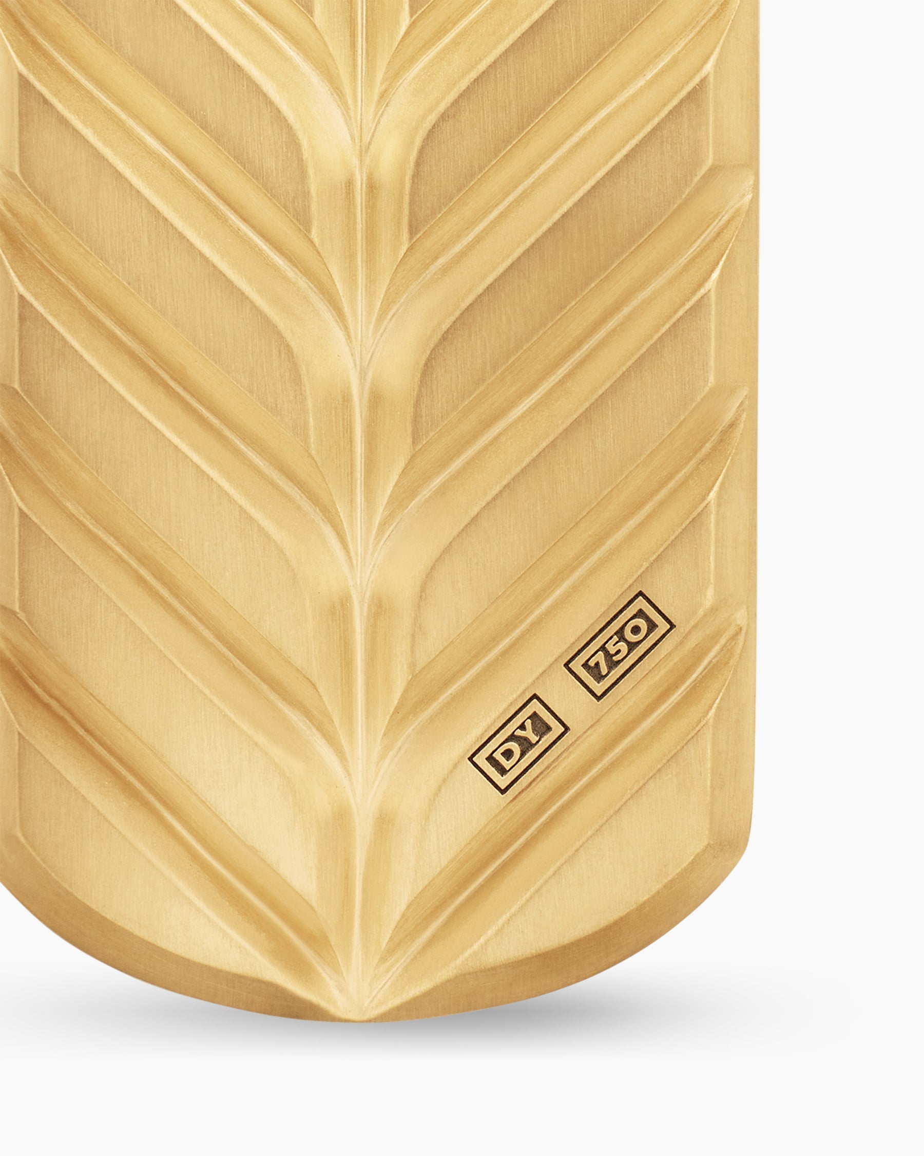 Chevron Tag in 18K Yellow Gold, 35mm