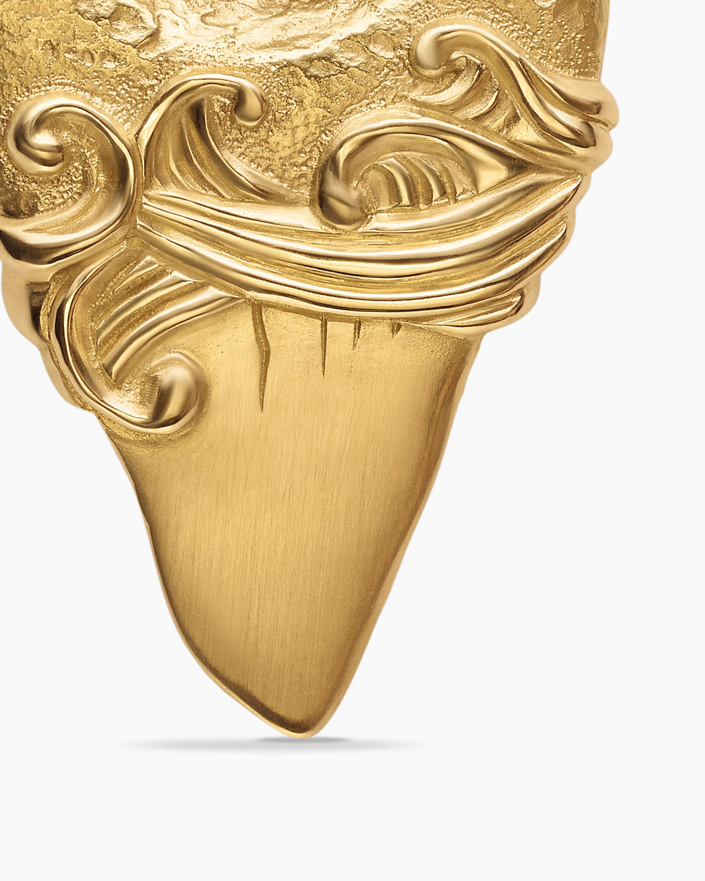 Waves Shark Tooth Amulet in 18K Yellow Gold, 25mm