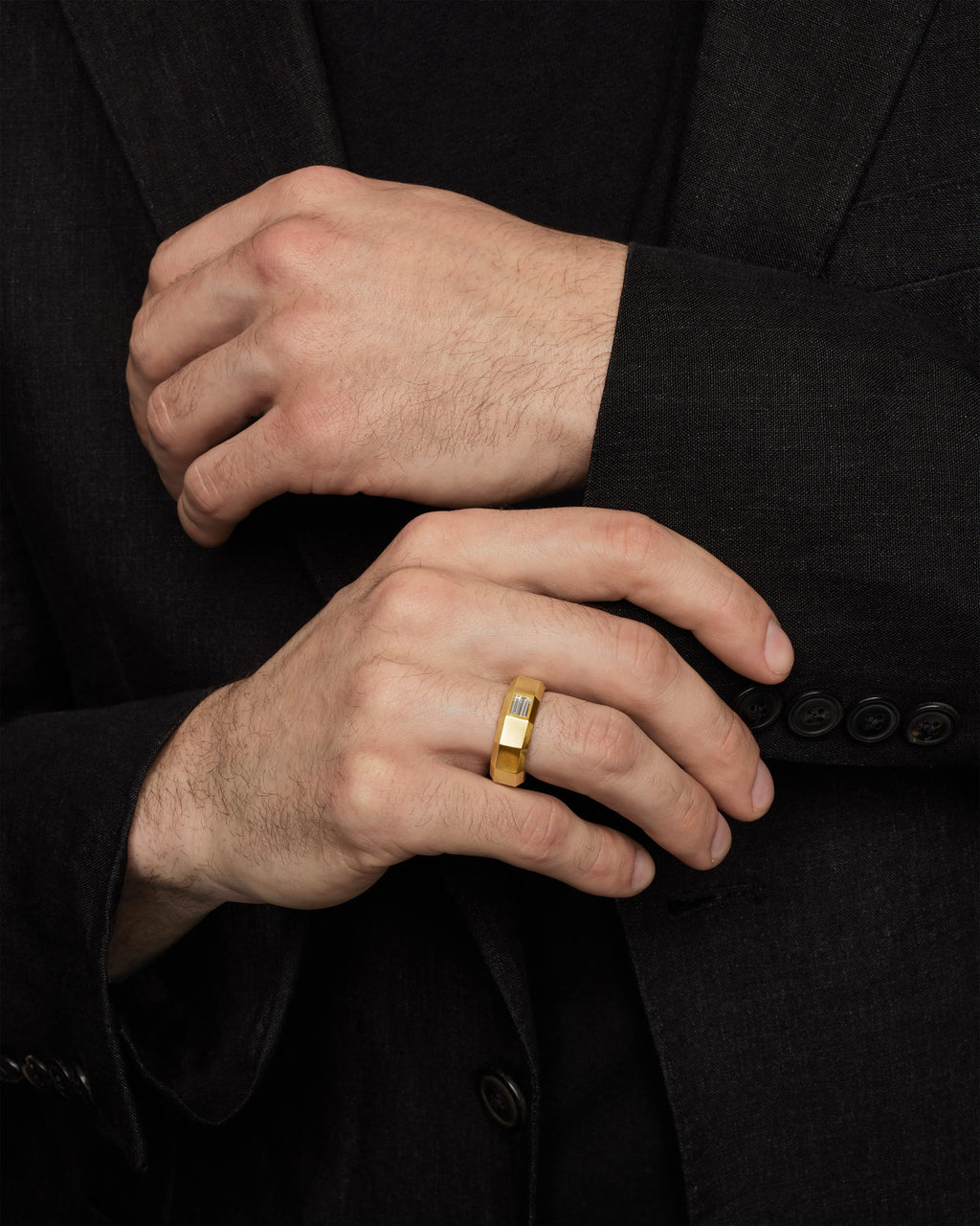 Faceted Band Ring in 18K Yellow Gold with Center Diamond, 8mm
