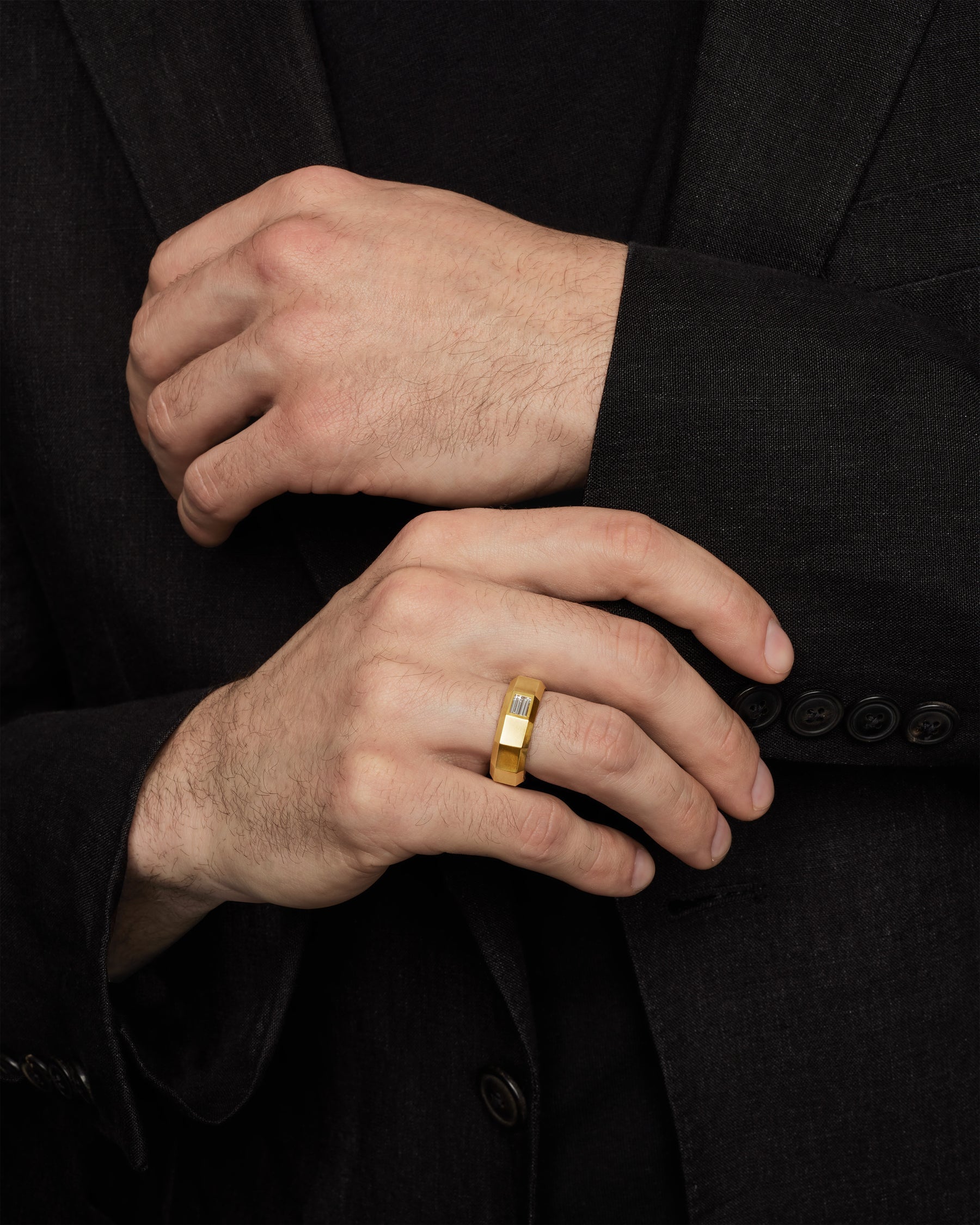 Faceted Band Ring in 18K Yellow Gold with Center Diamond, 8mm
