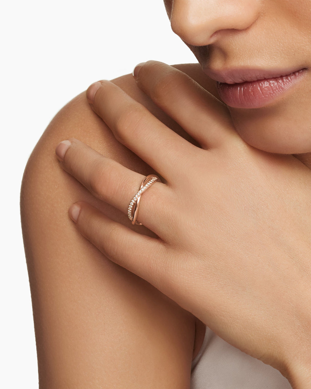 DY Infinity Band Ring in 18K Rose Gold with Diamonds, 4.18mm